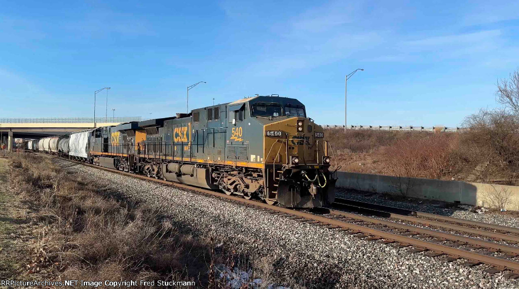 CSX 540 leads L321.